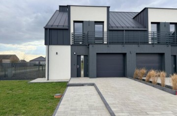 Nowy, dwupoziomowy dom z garażem i ogrodem, designerskie wnę ...