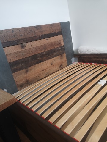 Ł&oacute;żko sypialniane