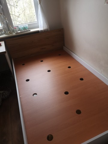 Ł&oacute;żko sypialniane