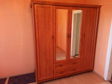 Pojemna szafa ubraniowa