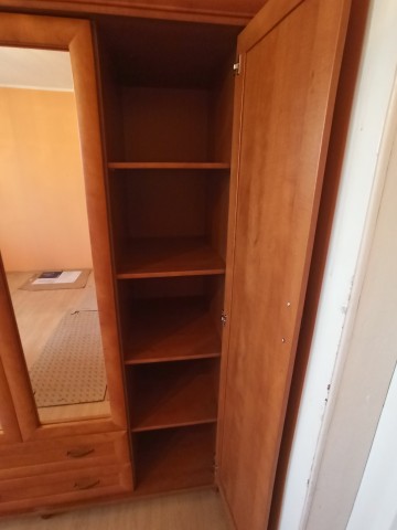 Pojemna szafa ubraniowa