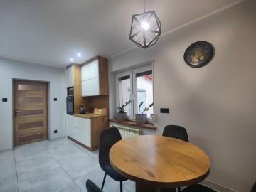 Dom po remoncie, pow. 150m2, 6 pokoi, gotowy do zamieszkania