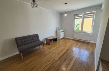 Sprzedam mieszkanie po remoncie-2 pokoje-niski blok -Centrum