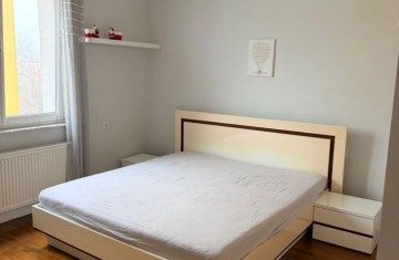 Sprzedam mieszkanie po remoncie-2 pokoje-niski blok -Centrum