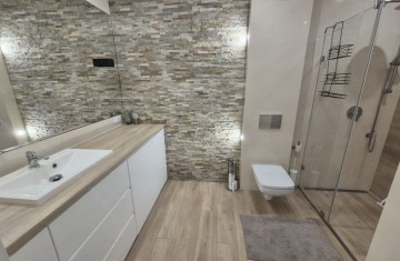 Sprzedam mieszkanie po remoncie-2 pokoje-niski blok -Centrum