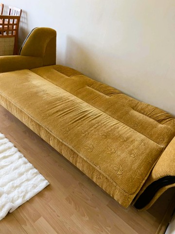 Sprzedam wersalkę rozkładaną z pojemnikiem na pościel