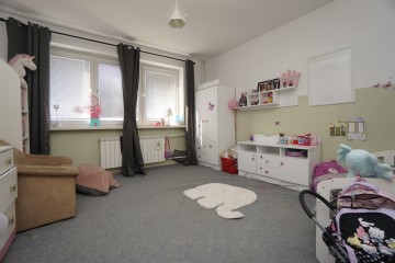 Na sprzedaż przestronny dom z dużym potencjałem - Nowy Dw&oacute;r