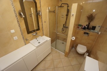 Na sprzedaż przestronny dom z dużym potencjałem - Nowy Dw&oacute;r