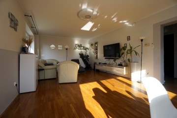 Na sprzedaż przestronny dom z dużym potencjałem - Nowy Dw&oacute;r