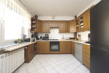 Na sprzedaż przestronny dom z dużym potencjałem - Nowy Dw&oacute;r