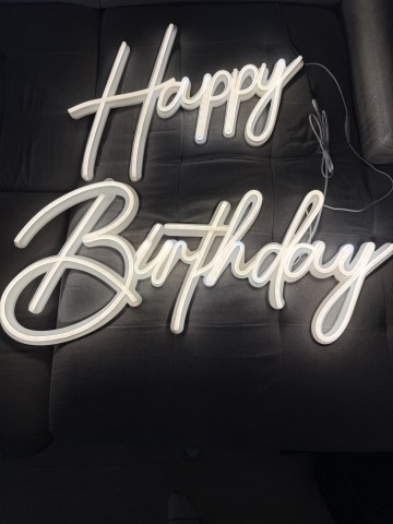 Wynajem Hostia, napis Happy Birthday, Cyfry LED