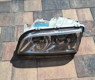 Sprzedam lewą lampę przednią Volvo v40