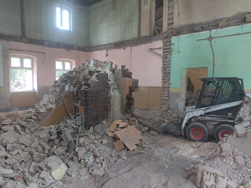 TRANSPORT | PRZEPROWADZKI | OPR&Oacute;ŻNIANIE | UTYLIZACJA &ndash; KONI