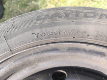 Sprzedam felgi stalowe z oponami