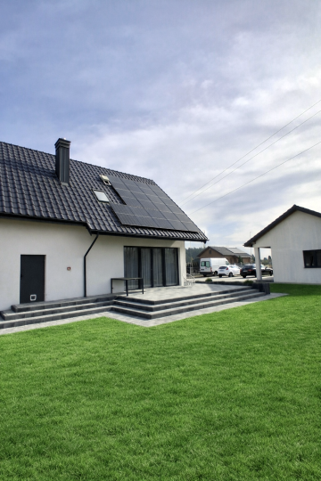 Dom pod klucz 130 m&sup2; z fotowoltaiką 10 kW i p. ciepła Rzg&oacute;w