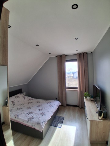 Dom pod klucz 130 m&sup2; z fotowoltaiką 10 kW i p. ciepła Rzg&oacute;w