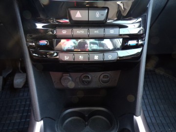 PEUGEOT 2008 1.6 BENZ 120 KM ZAMIANA NAVI ALU SK&Oacute;RA