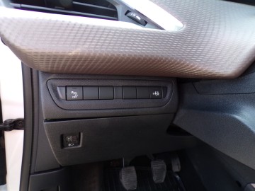 PEUGEOT 2008 1.6 BENZ 120 KM ZAMIANA NAVI ALU SK&Oacute;RA