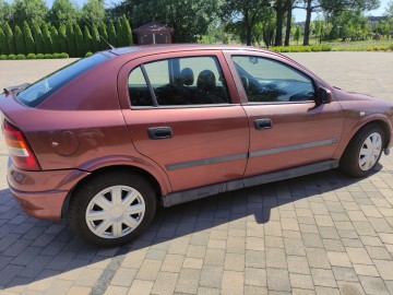 Opla Astrę 1.8 16v benzyna rocznik 2001.