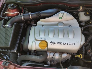 Opla Astrę 1.8 16v benzyna rocznik 2001.