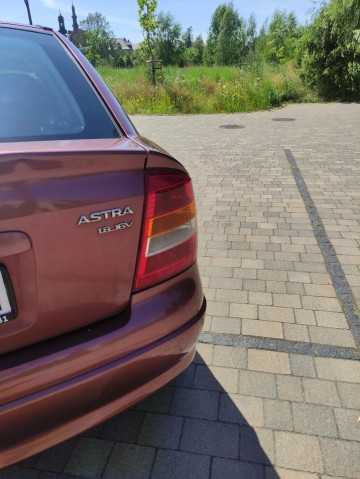Opla Astrę 1.8 16v benzyna rocznik 2001.
