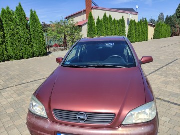 Opla Astrę 1.8 16v benzyna rocznik 2001.