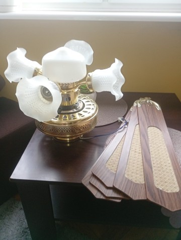 Sprzedam żyrandol z wiatrakiem na sufit