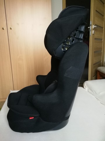 Odsprzedam firmowy fotelik dziecięcy samochodowy 0 - 18 kg