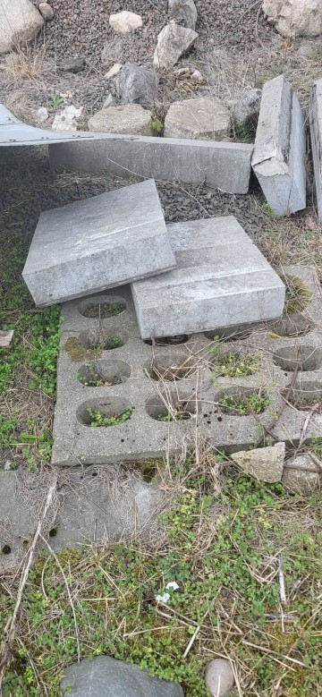 słupy betonowe