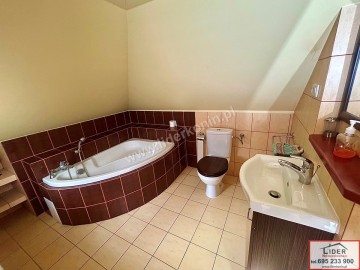 Dom wolnostojący 145 m² z zagospodarowanym ogrodem i dużą dz