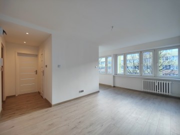 Sprzedam 2 pokoje po remoncie 2 piętro niski czynsz V osiedl