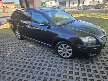 Sprzedam Toyotę Avensis