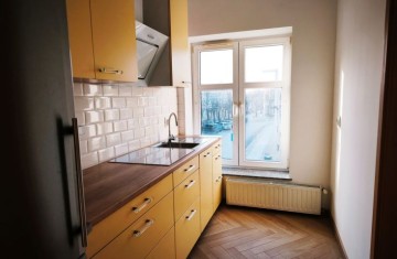 Wynajmę 3-pok. mieszkanie z balkonem, umeblowane, I piętro