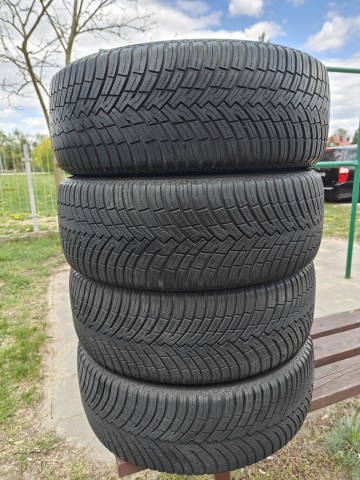 Sprzedam 4 opony wielosezonowe Pirelli 225/55/18 102V