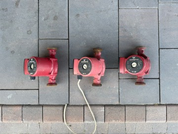 Sprzedam 3 pompy obiegowe Grundfos!