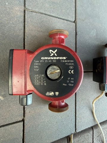 Sprzedam 3 pompy obiegowe Grundfos!