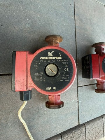 Sprzedam 3 pompy obiegowe Grundfos!