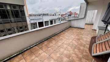 Sprzedam 4 pok. mieszkanie z tarasem i garażem-1 piętro