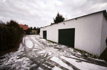 Na sprzedaż dom z dużym garażem i budynkiem do prowadzenia d ...