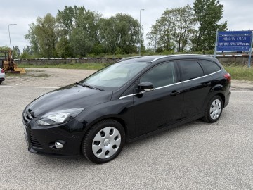 Ford Focus BENZYNA Klimatronik Nawigacja Tempomat HAK