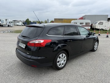 Ford Focus BENZYNA Klimatronik Nawigacja Tempomat HAK