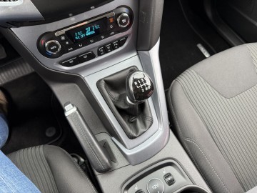 Ford Focus BENZYNA Klimatronik Nawigacja Tempomat HAK
