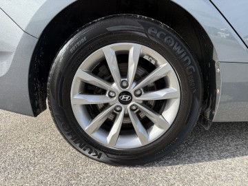 Hyundai i40 1.6 BENZYNA Klimatronik Nawigacja Kamera Ledy