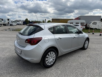 Opel Astra 1.4 BENZYNA Klimatronik Tempomat Ledy Bluetooth