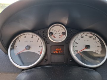 Peugeot 207-1.4 Benzyna (95 KM)-123 tys. km-1. właściciel