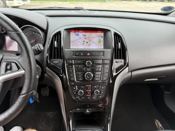 Opel Astra 1.4 BENZYNA Klimatronik Nawigacja Ledy Tempomat