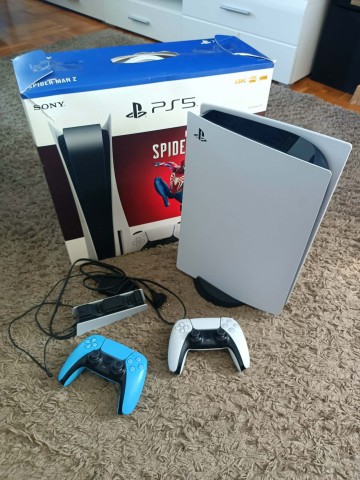 Konsola Sony PlayStation 5 z napędem 825 GB + 2 pady
