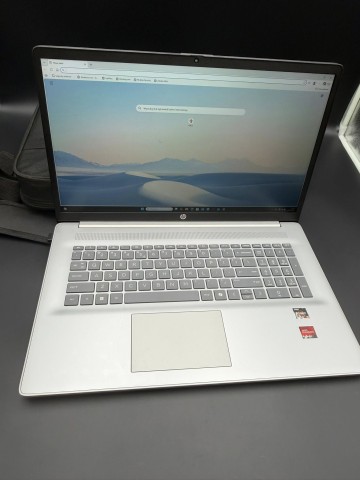 Laptop HP 17-CP2004NW Stan: bardzo dobry, sprawny. Dat zakup