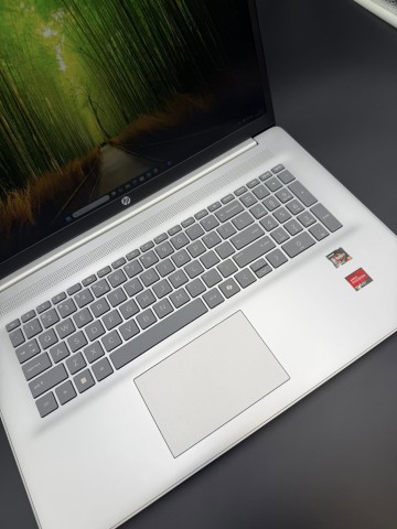 Laptop HP 17-CP2004NW Stan: bardzo dobry, sprawny. Dat zakup