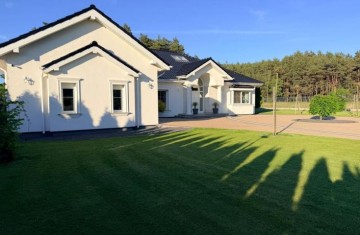 Nowoczesna rezydencja z własnym lasem -Lisiec Mały
